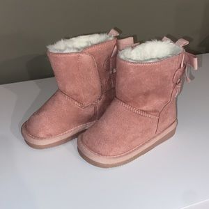 Baby girls’ tie boots